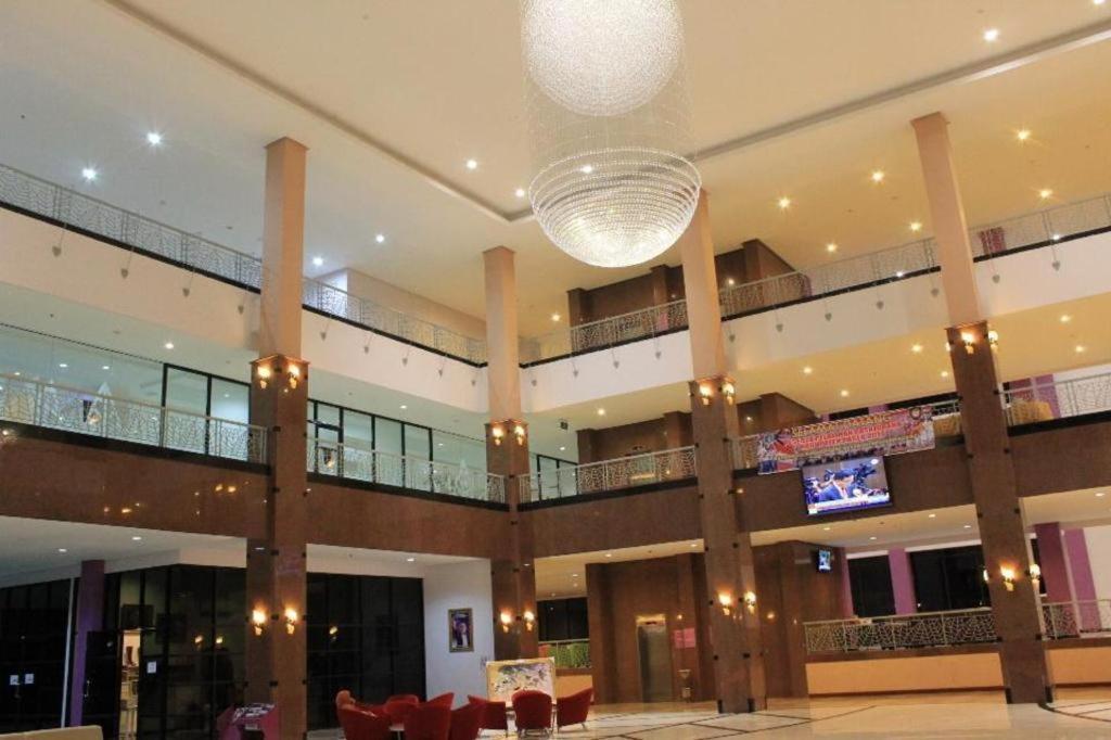 Tanah Grogot Kyriad Sadurengas Hotel מראה חיצוני תמונה